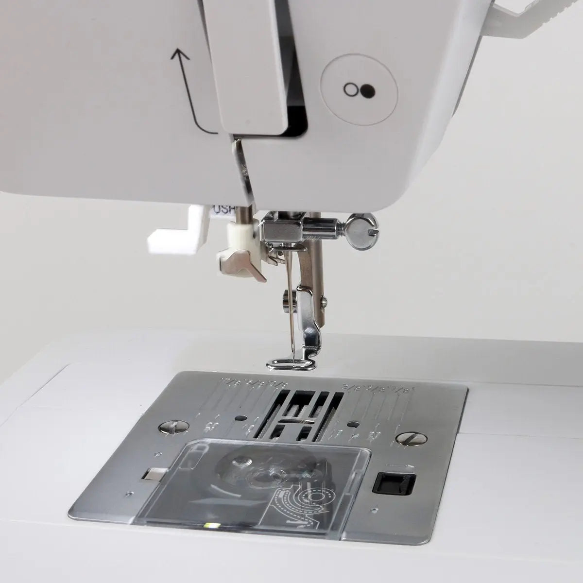 Bernette Chicago 7 Maquina de Coser y Bordar, Blanco, Standard Bernette