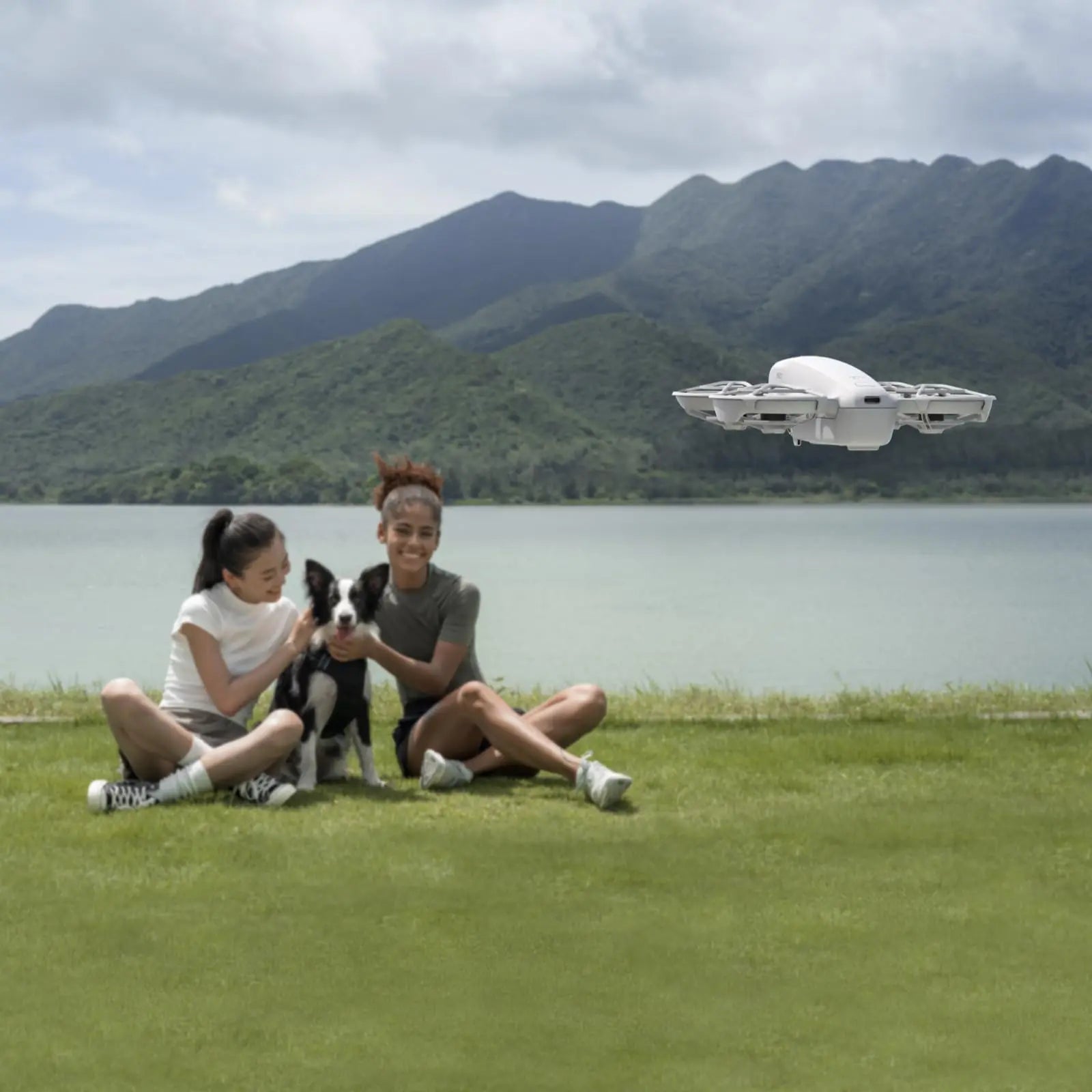 DJI Neo, dron mini con cámara 4K UHD para adultos, 135 g dron que vuela siguiéndote, despega desde la mano, seguimiento de objetivos, QuickShots, vídeo estabilizado (sin control remoto) DJI