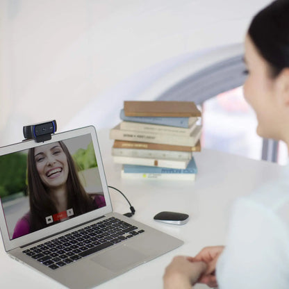 Logitech C920 HD Pro Webcam,Videoconferencias1080p/30 fps,Sonido Estéreo,Corrección de Iluminación HD,Skype/Hangouts/FaceTime, PC/Mac/Android/Chromebook, Funcionan con Teams, Google Meet, Zoom-Negro Logitech