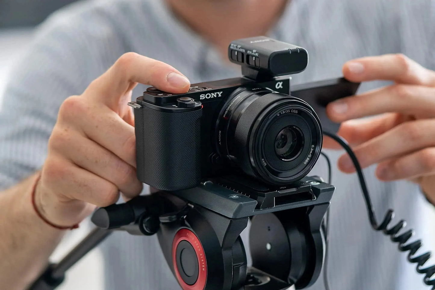 Sony Alpha ZV-E10 | Cámara Vlog con lente intercambiable sin espejo APS-C (pantalla pivotante para vlogs, video 4K, autoenfoque ocular en tiempo real) Cámara Sony Cámara, Cámaras EVIL, Sony SacrificioShop sacrificioshop.com {{ shop.shopifyCountryName }} {{ shop.shopifyProvince }} B098LWQPRT 615.63 Sony Alpha ZV-E10 | Cámara Vlog con lente intercambiable sin espejo APS-C (pantalla pivotante para vlogs, video 4K, autoenfoque ocular en tiempo real) - Default Title
