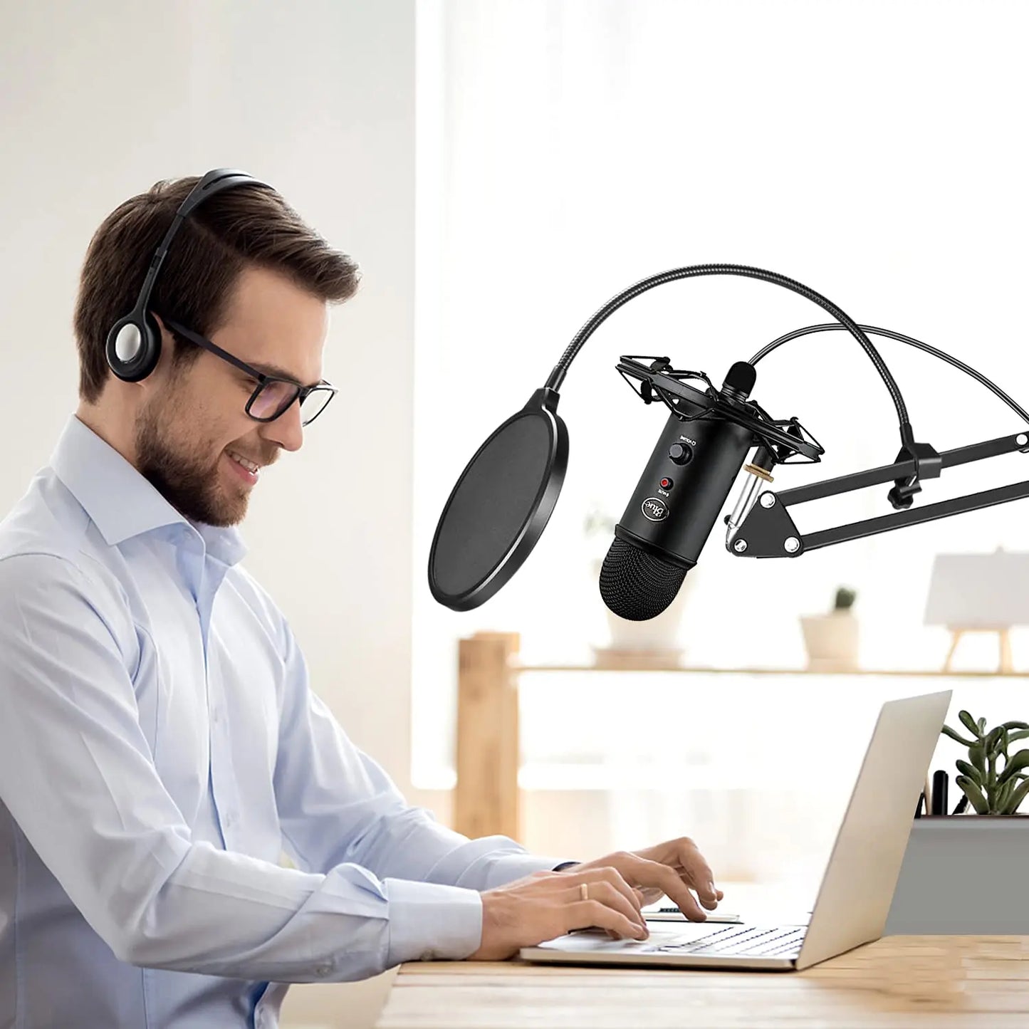 Soporte de Micrófono,Aokeo AK-35 Brazo de Micrófono ajustable negro Profesional para Micrófono de HyperX QuadCast,Blue Yeti,Blue Snowball,Etc Aokeo